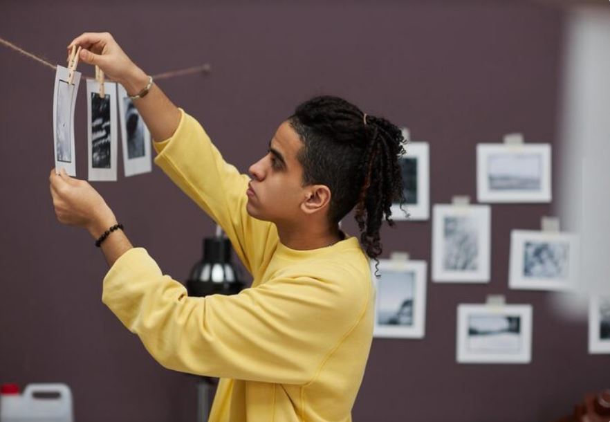 From Moments to Arcs: Why Long-Form Visual Storytelling Is Replacing the Single Iconic Photograph